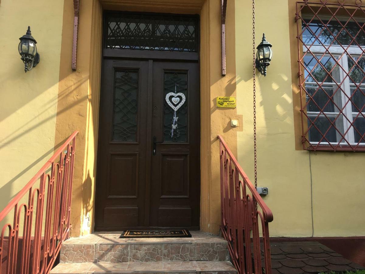 Katus Apartman Apartment Eger Exterior photo