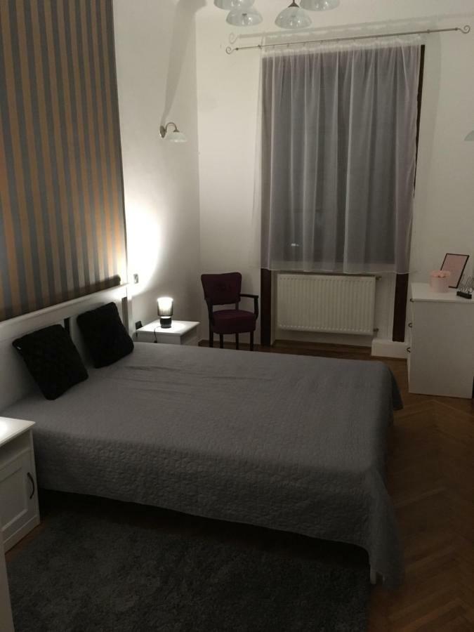 Katus Apartman Apartment Eger Exterior photo