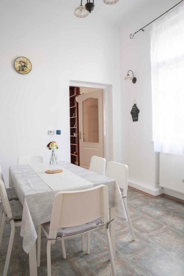 Katus Apartman Apartment Eger Exterior photo
